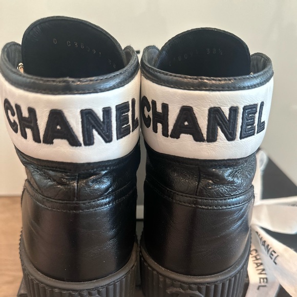 Chanel lace up boots 21k - Picture 9 of 10